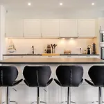 Newly Built With Pool, Walk To The Apartamento