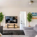 Newly Built With Pool, Walk To The Apartamento Antibes