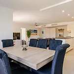 Newly Built With Pool, Walk To The Apartamento