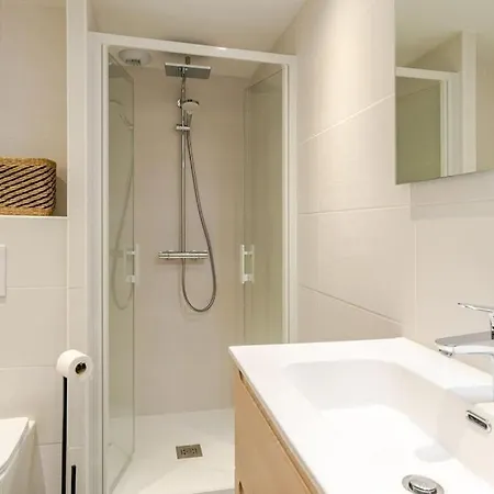 Newly Built With Pool, Walk To The Apartment Antibes